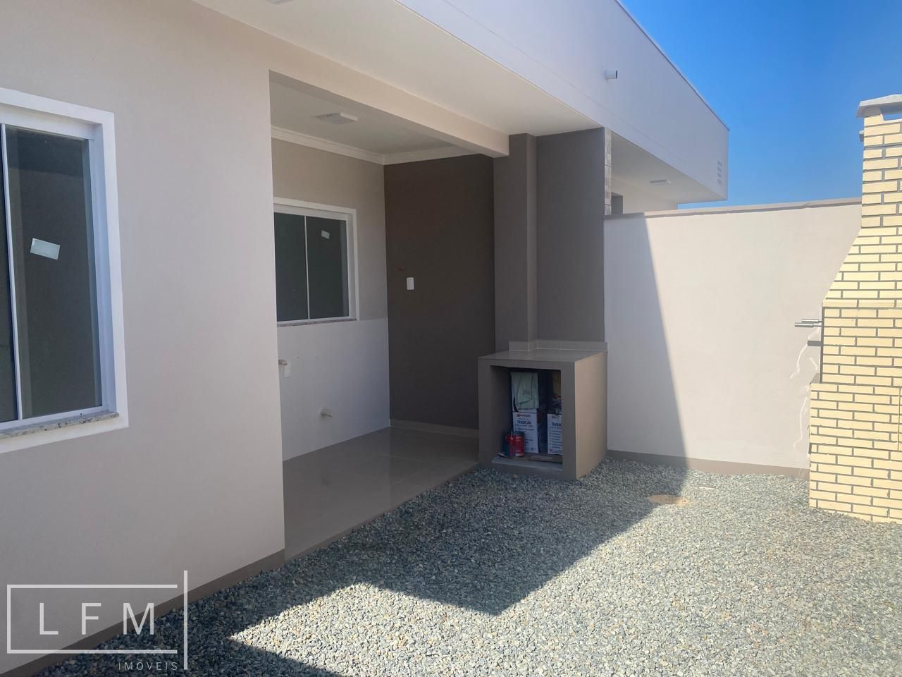 Casa térrea geminada pronta para morar em Balneário Piçarras Sc