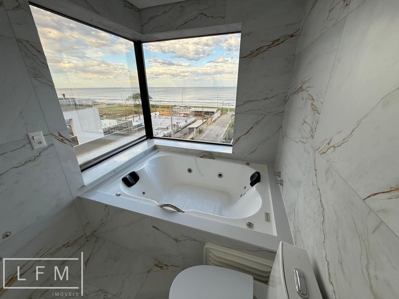 Apartamento pronto para morar frente mar em Balneário Piçarras Sc