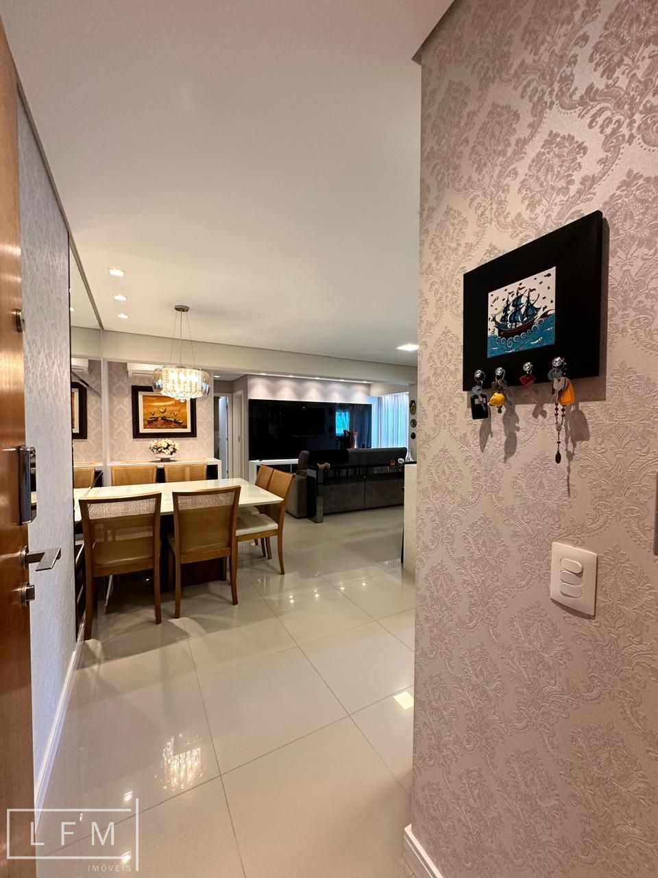 Apartamento mobiliado em home club