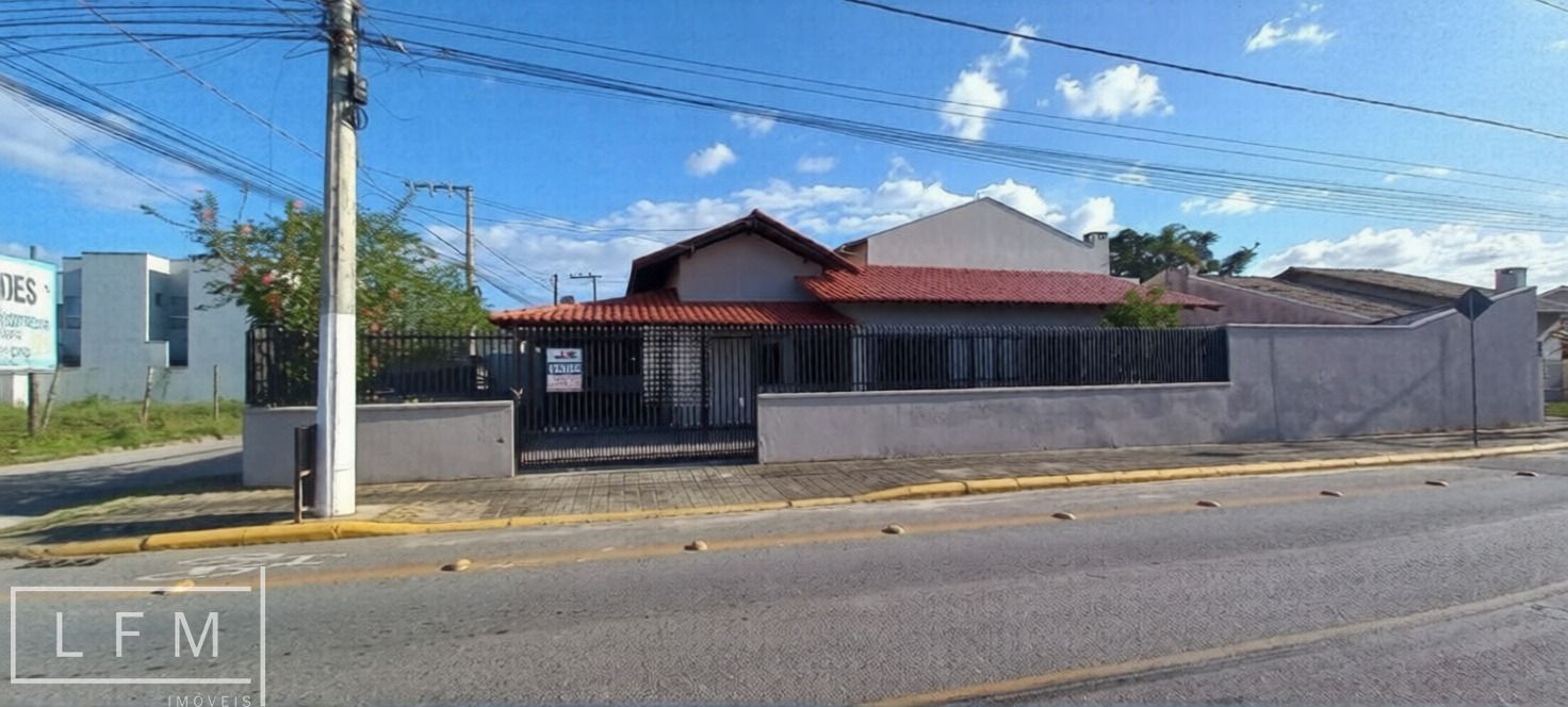 Casa à venda  no Itacolomi - Balneário Piçarras, SC. Imóveis