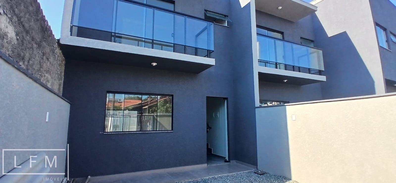 Sobrado geminado pronto para morar em Balneário Piçarras Sc