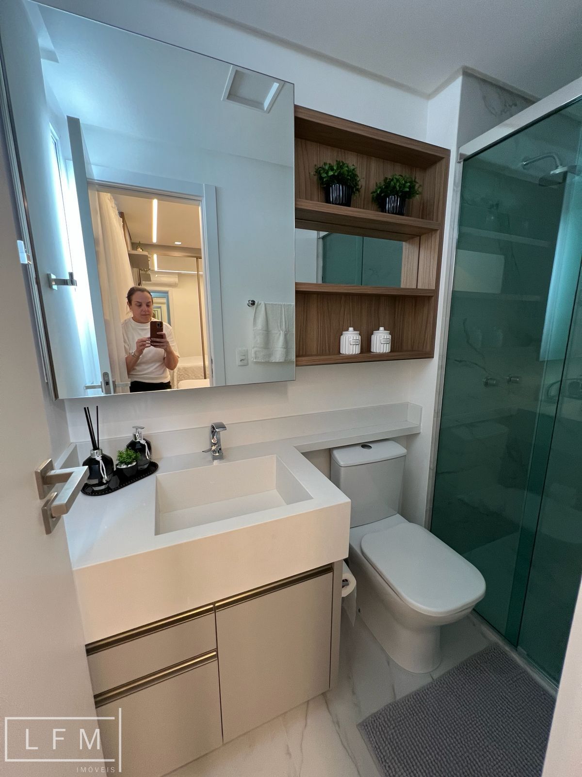 Apartamento novo mobiliado frente mar a venda