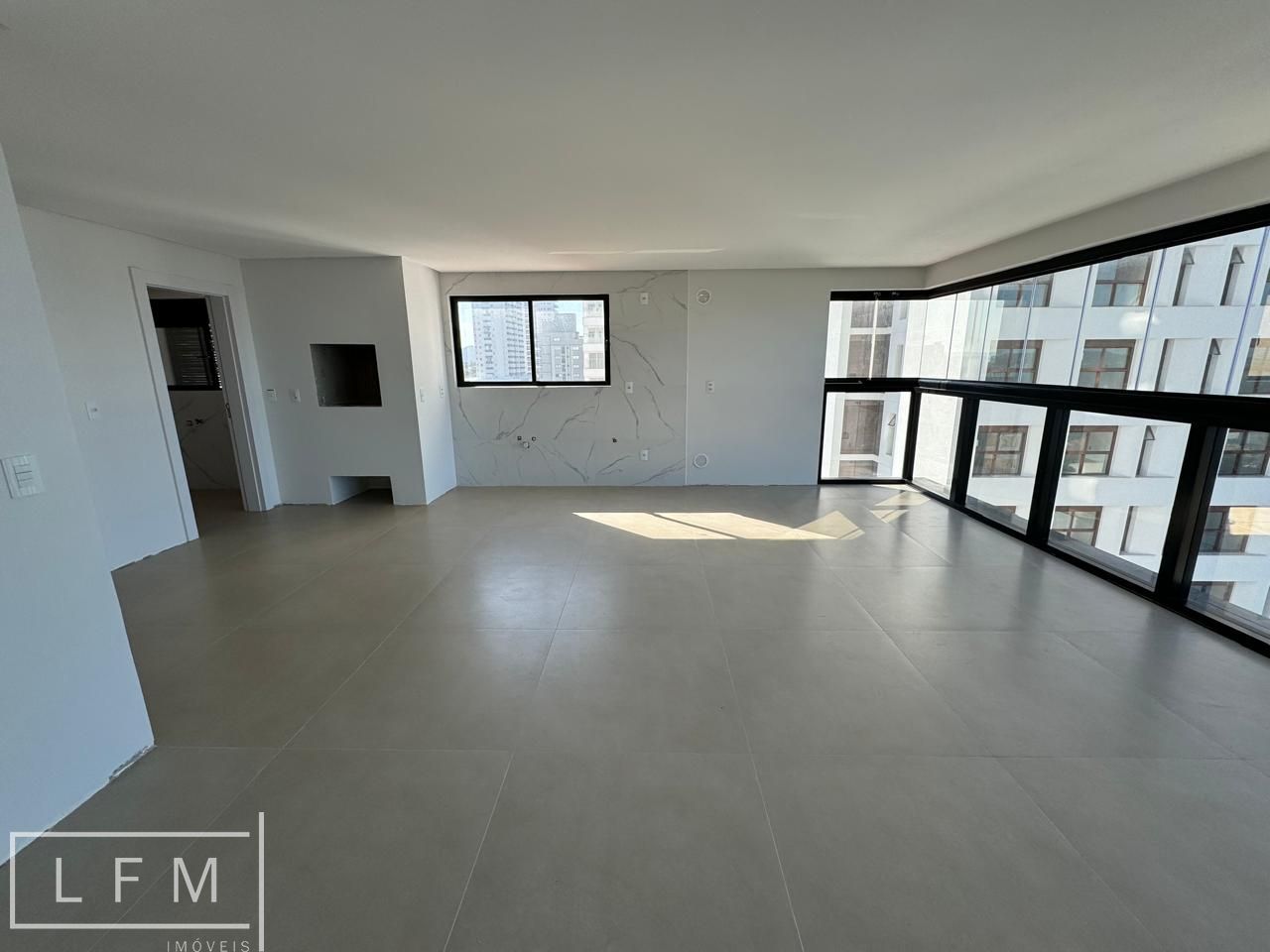 Apartamento à venda com 3 quartos, 134m² - Foto 11