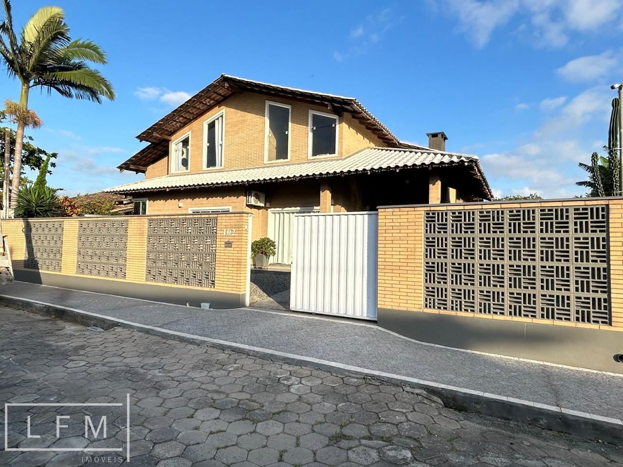 Casa, 3 quartos, 240 m² - Foto 1