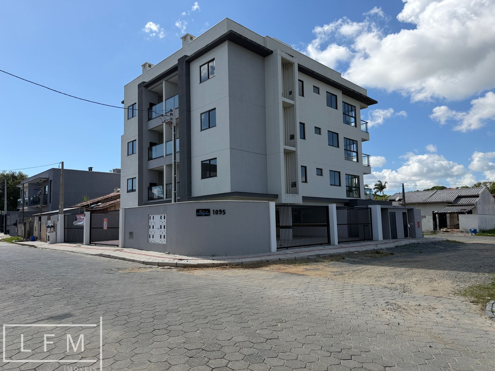 Apartamento com 2 Dormitórios à venda, 60 m² por R$ 399.000,00 Apartamento com 2 Dormitórios à venda, 60 m² por R$ 399.000,00