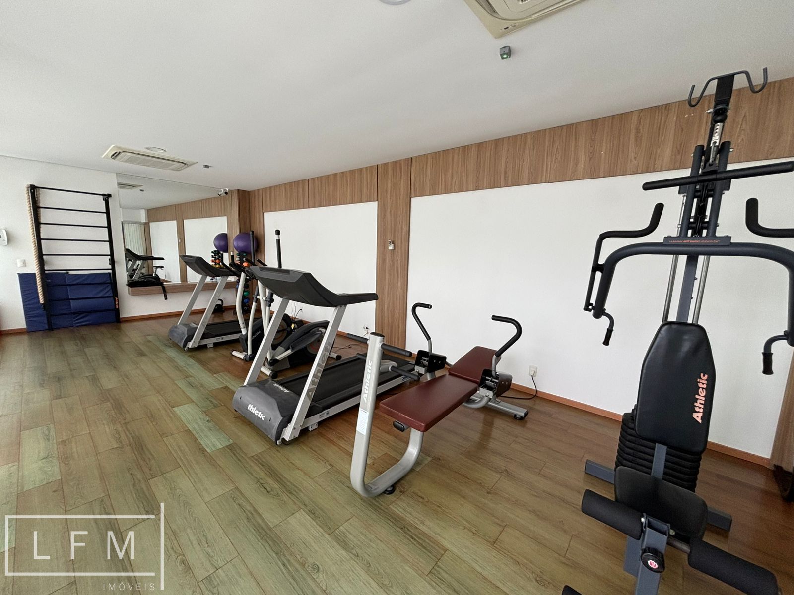 Apartamento em home club para venda em Penha