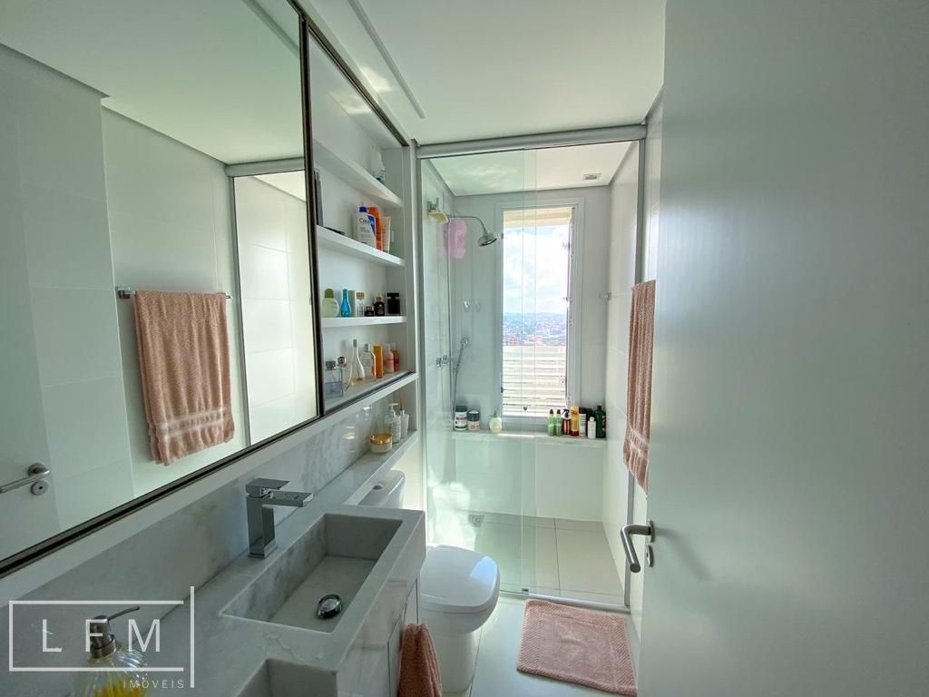 Apartamento tres suite todo mobiliado em Balneário Piçarras Sc