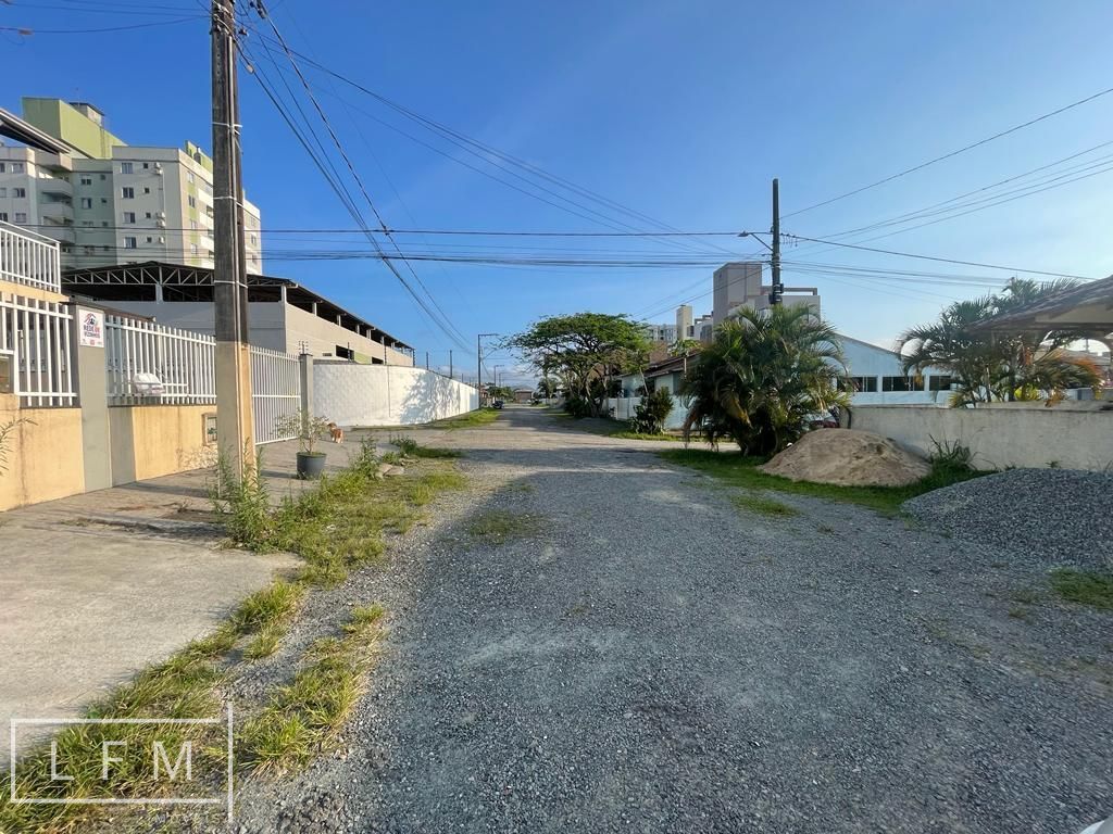 Sobrado geminado 400m da praia