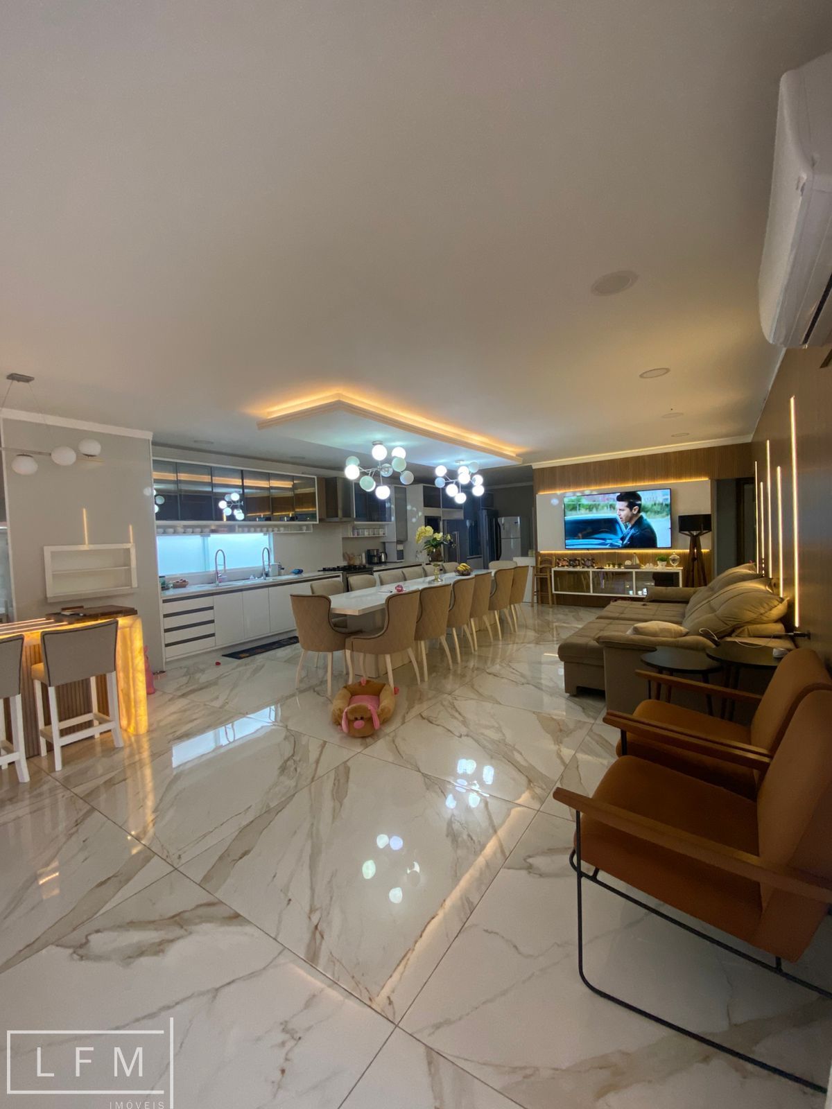 Casa com 3 Dormitórios à venda, 220 m² por R$ 1.300.000,00 Casa com 3 Dormitórios à venda, 220 m² por R$ 1.300.000,00