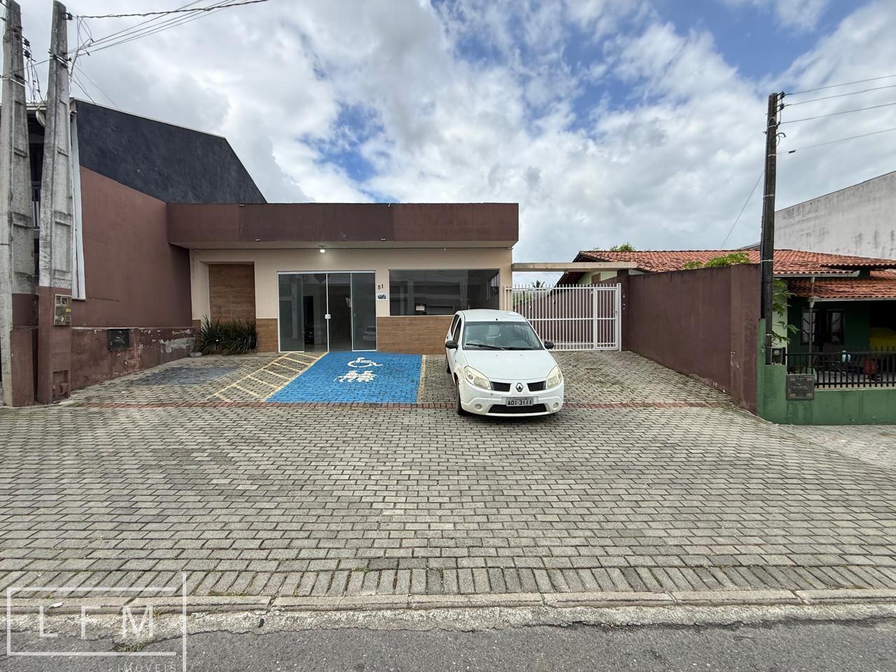 Sala comercial para alugar  no Centro - Barra Velha, SC. Imóveis