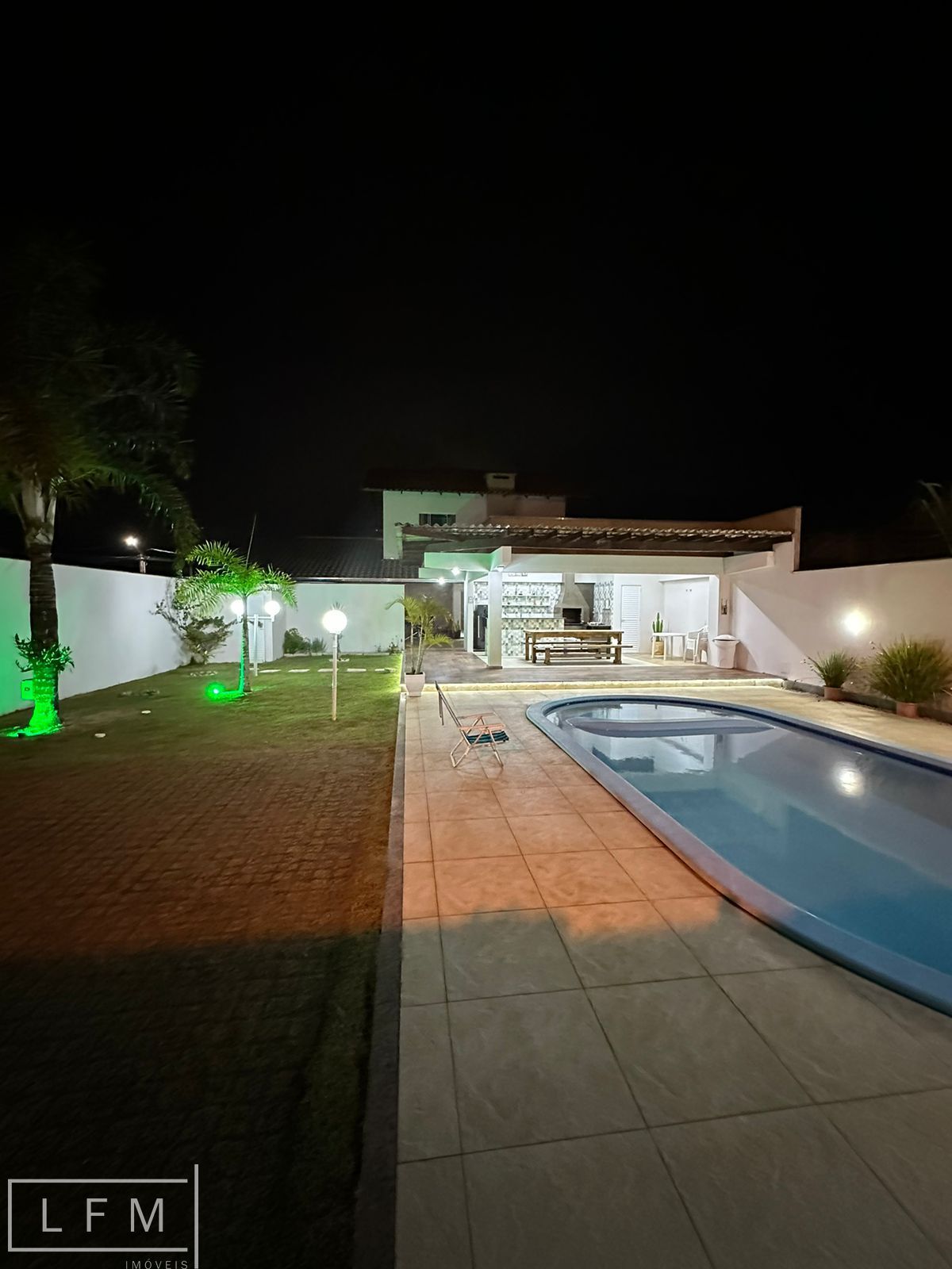 Casa com 5 Dormitórios à venda, 250 m² por R$ 1.900.000,00 Casa com 5 Dormitórios à venda, 250 m² por R$ 1.900.000,00