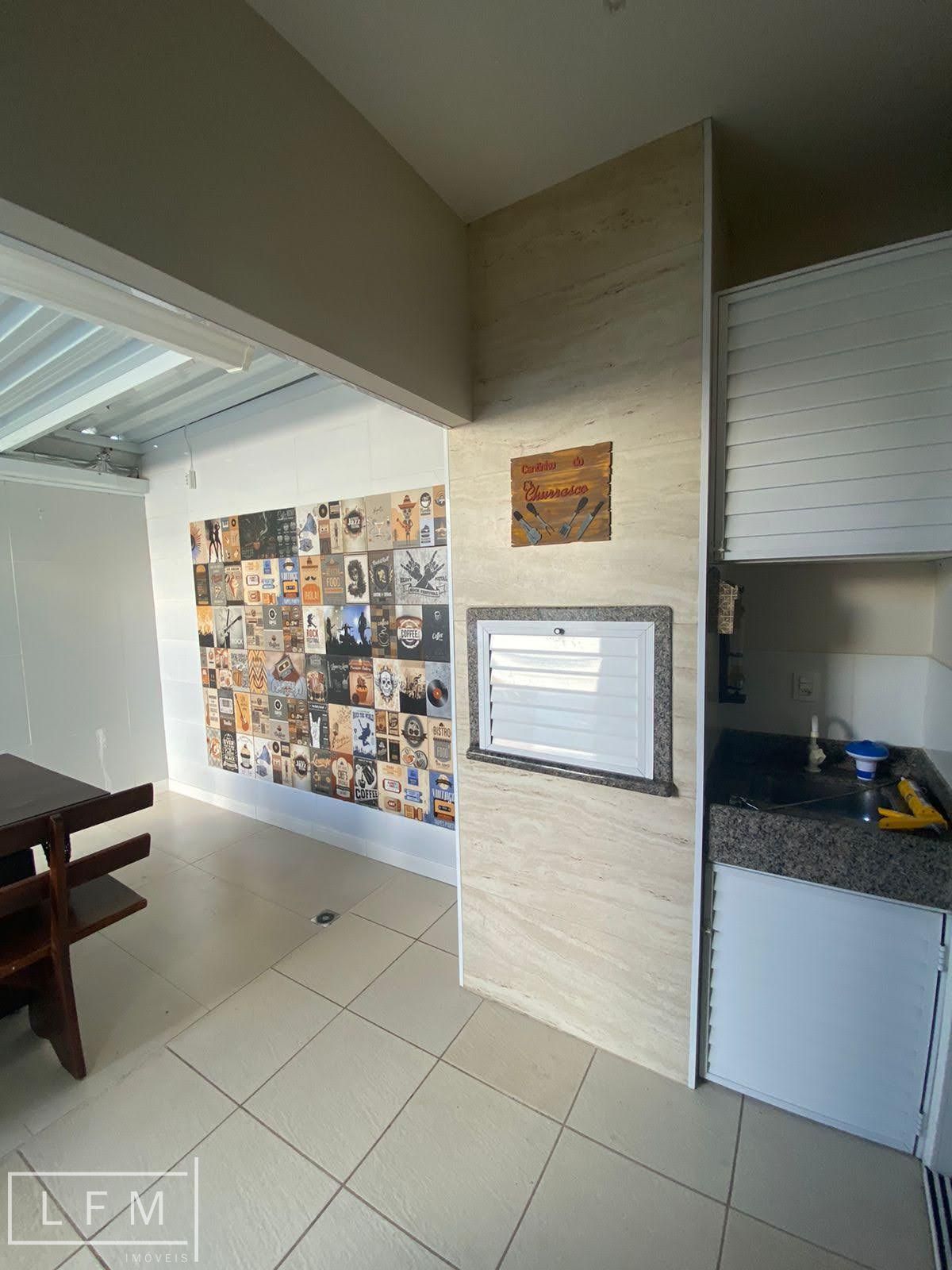 Casa geminada mobiliada próxima do mar