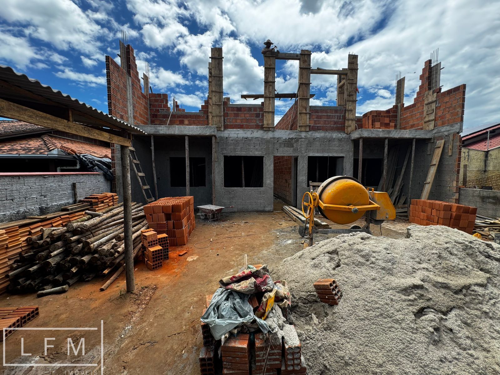 Apartamento com 2 Dormitórios à venda, 65 m² por R$ 350.000,00 Apartamento com 2 Dormitórios à venda, 65 m² por R$ 350.000,00