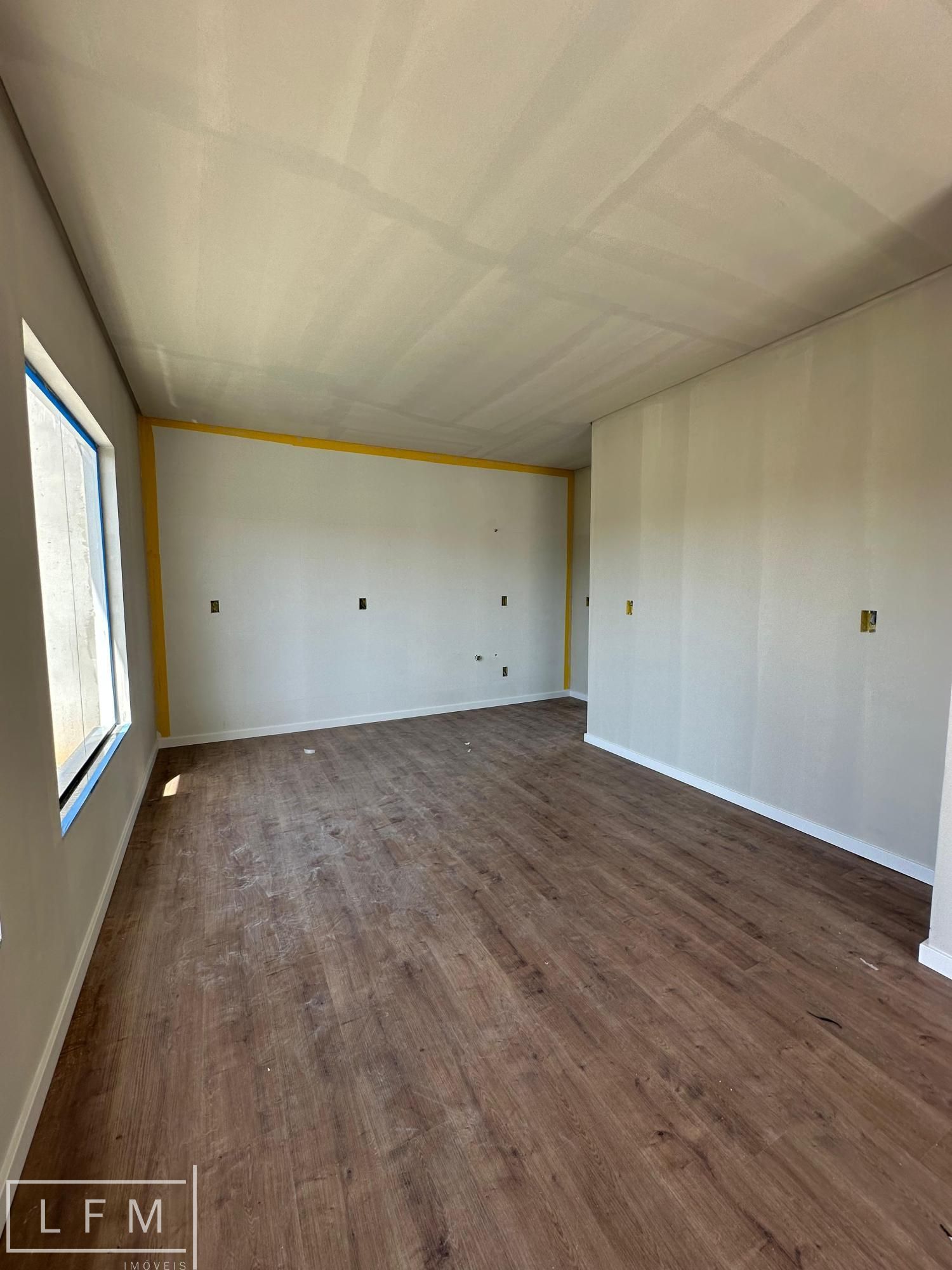 Casa com 2 Dormitórios à venda, 52 m² por R$ 310.000,00 Casa com 2 Dormitórios à venda, 52 m² por R$ 310.000,00