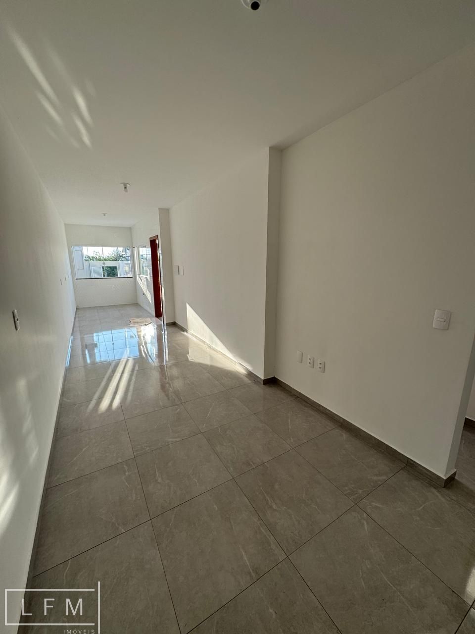 Casa à venda com 2 quartos, 65m² - Foto 4