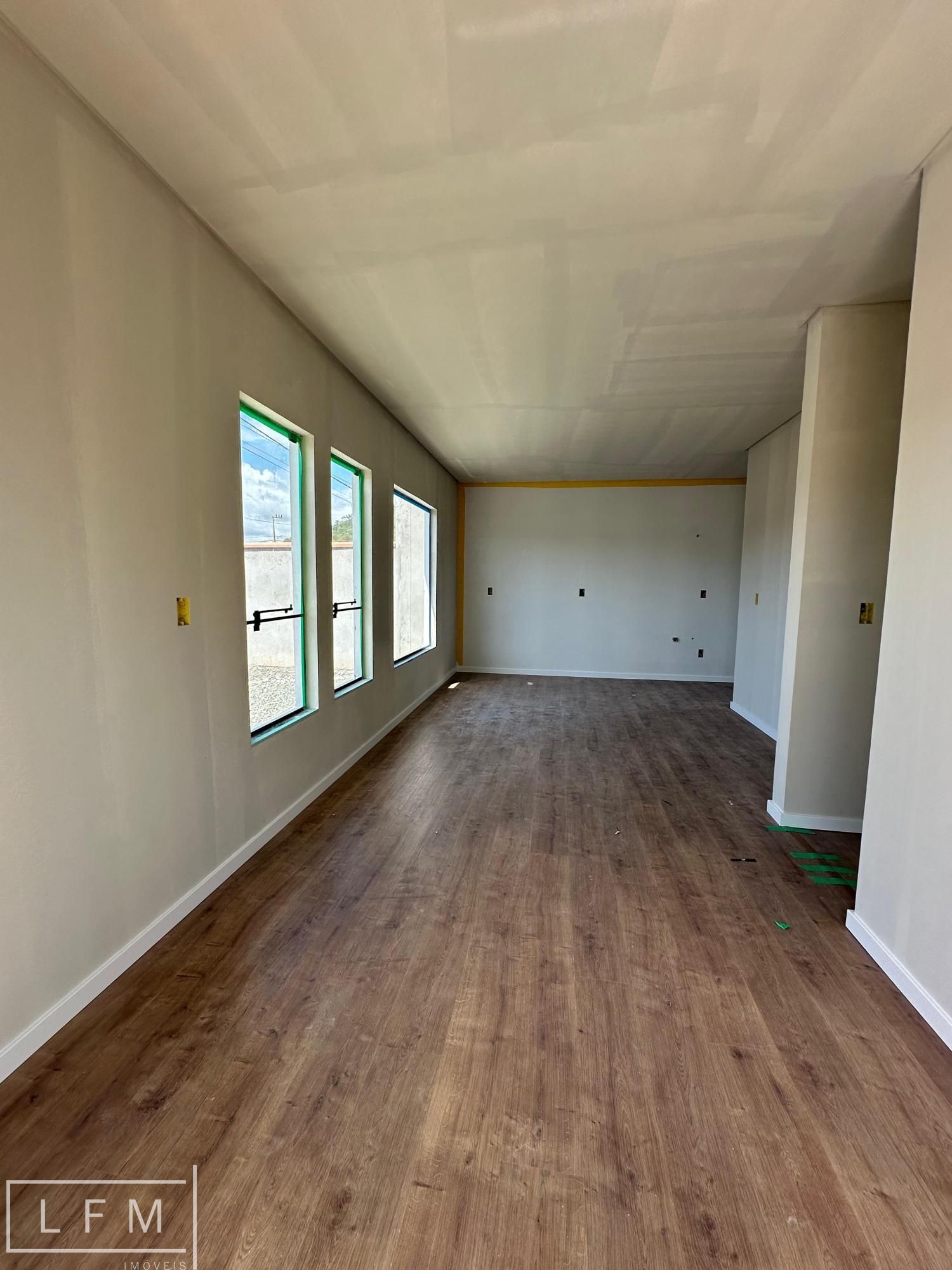 Casa com 2 Dormitórios à venda, 52 m² por R$ 310.000,00 Casa com 2 Dormitórios à venda, 52 m² por R$ 310.000,00