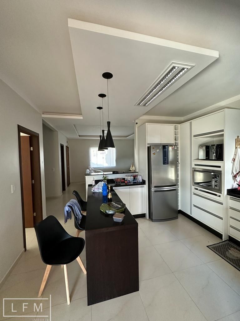 Casa com 5 Dormitórios à venda, 250 m² por R$ 1.900.000,00 Casa com 5 Dormitórios à venda, 250 m² por R$ 1.900.000,00