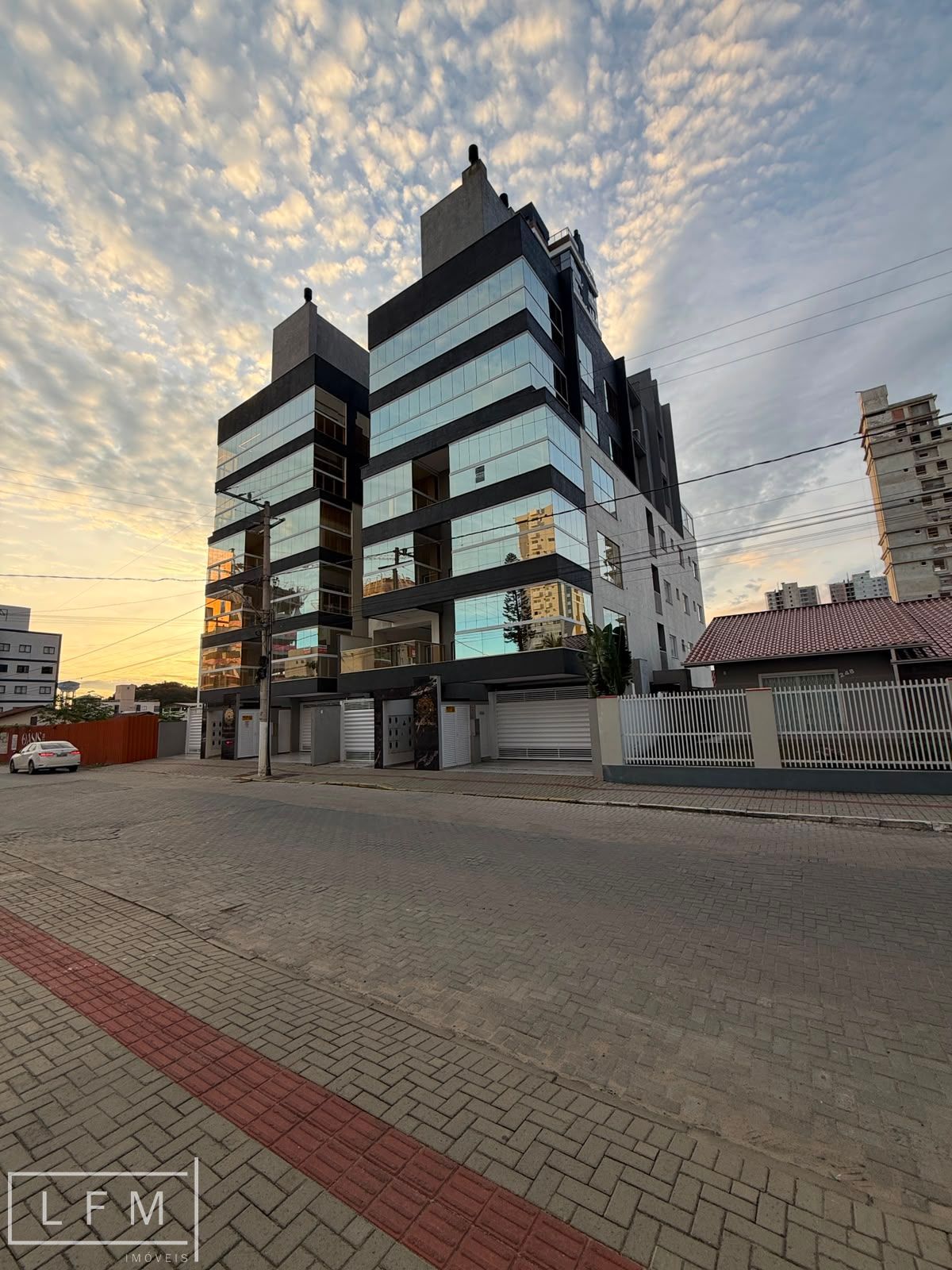 Apartamento finamente mobiliado em proximo do mar em Balneario Picarras Sc