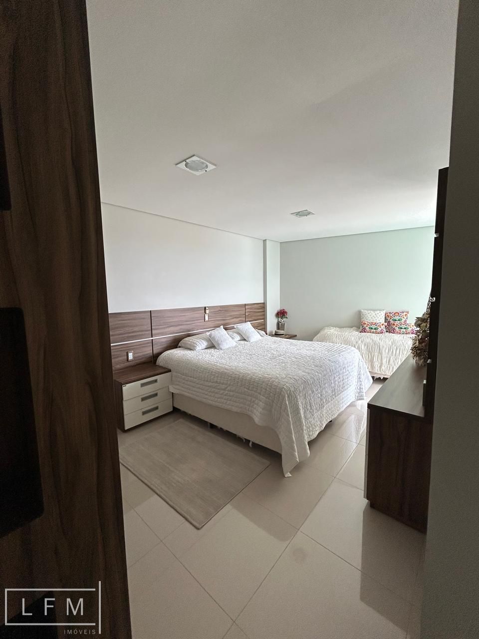 Apartamento mobiliado frente mar a venda em Balneário Piçarras Sc