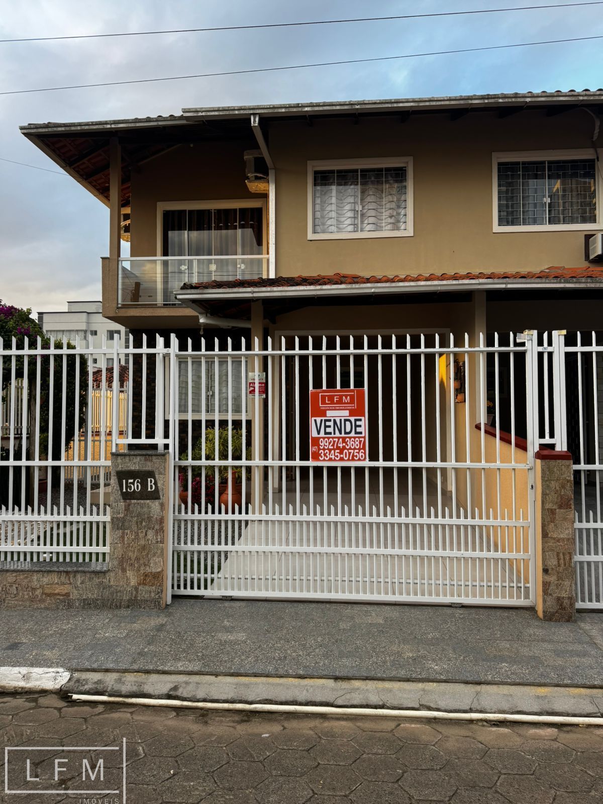 Sobrado à venda  no Itacolomi - Balneário Piçarras, SC. Imóveis