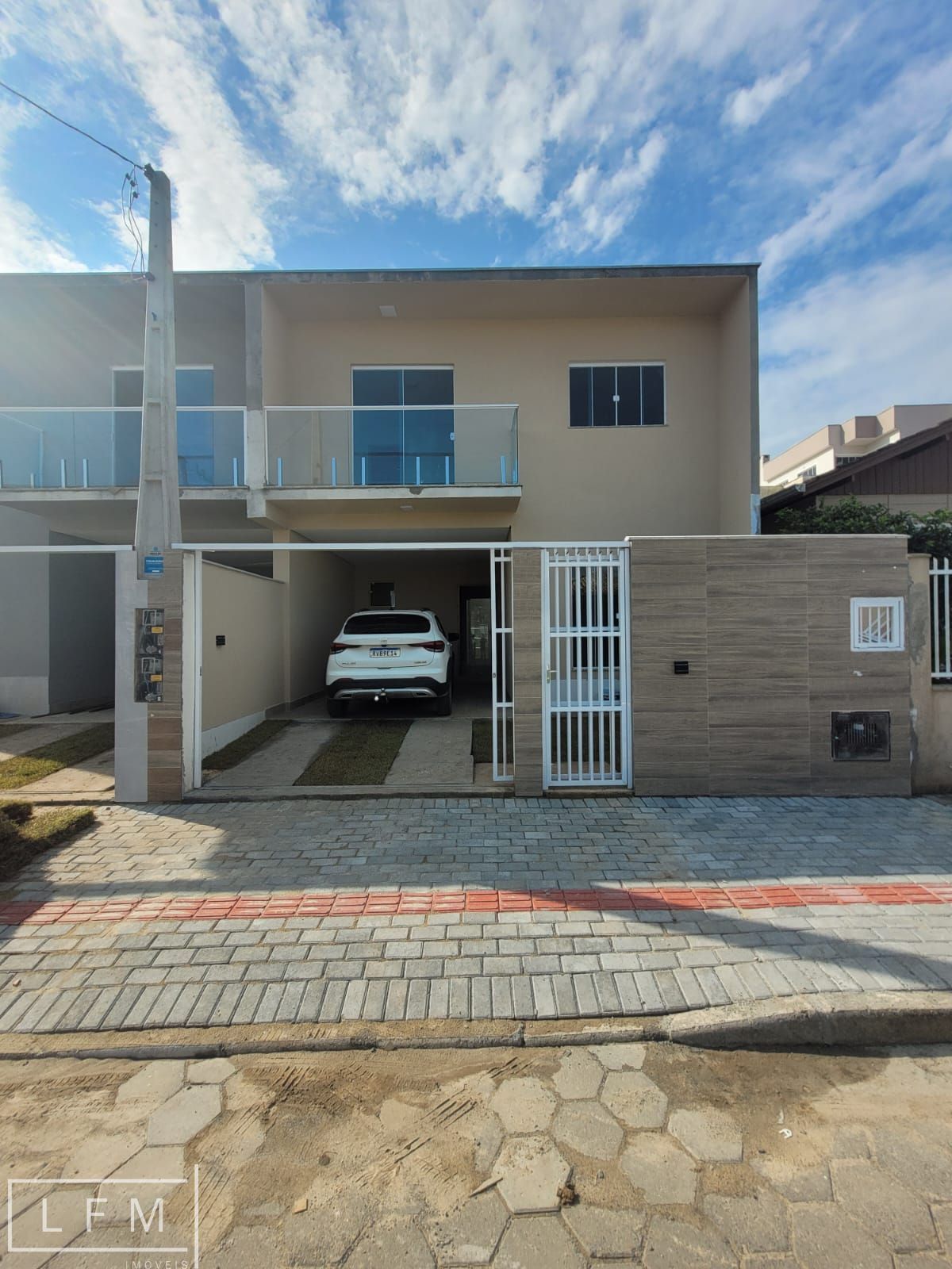 Sobrado à venda  no Itacolomi - Balneário Piçarras, SC. Imóveis