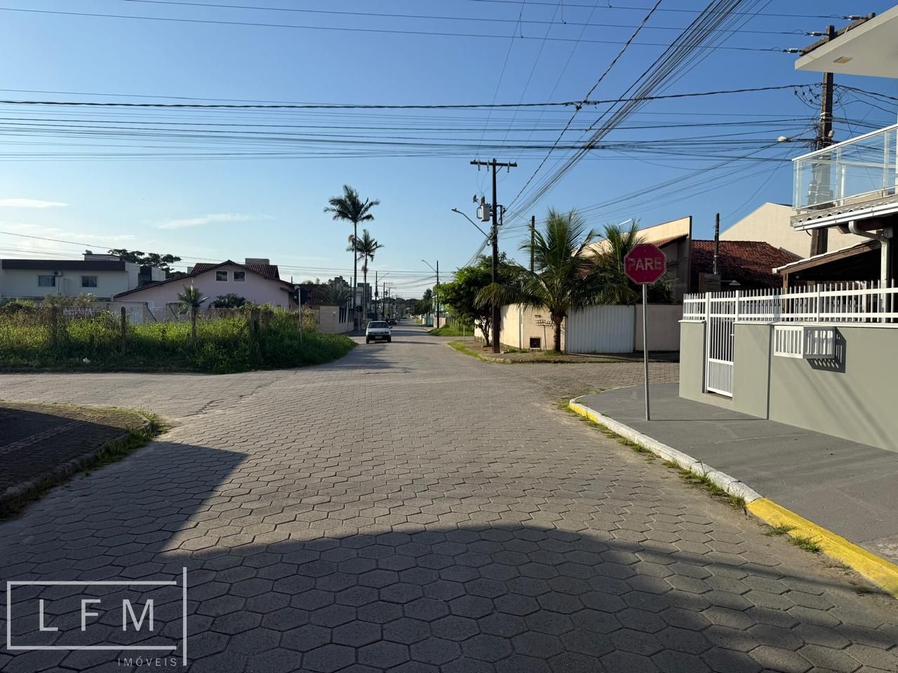 Sobrado mobiliado venda proximo do mar em Balneario Picarras Sc