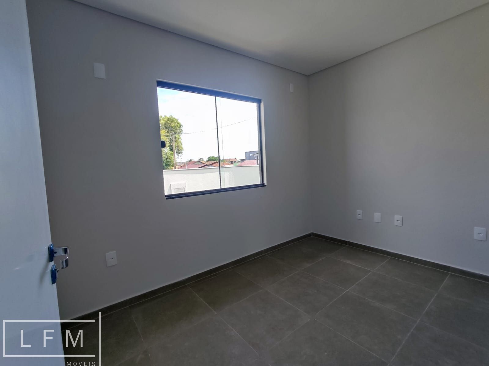 Casa à venda com 2 quartos, 55m² - Foto 11