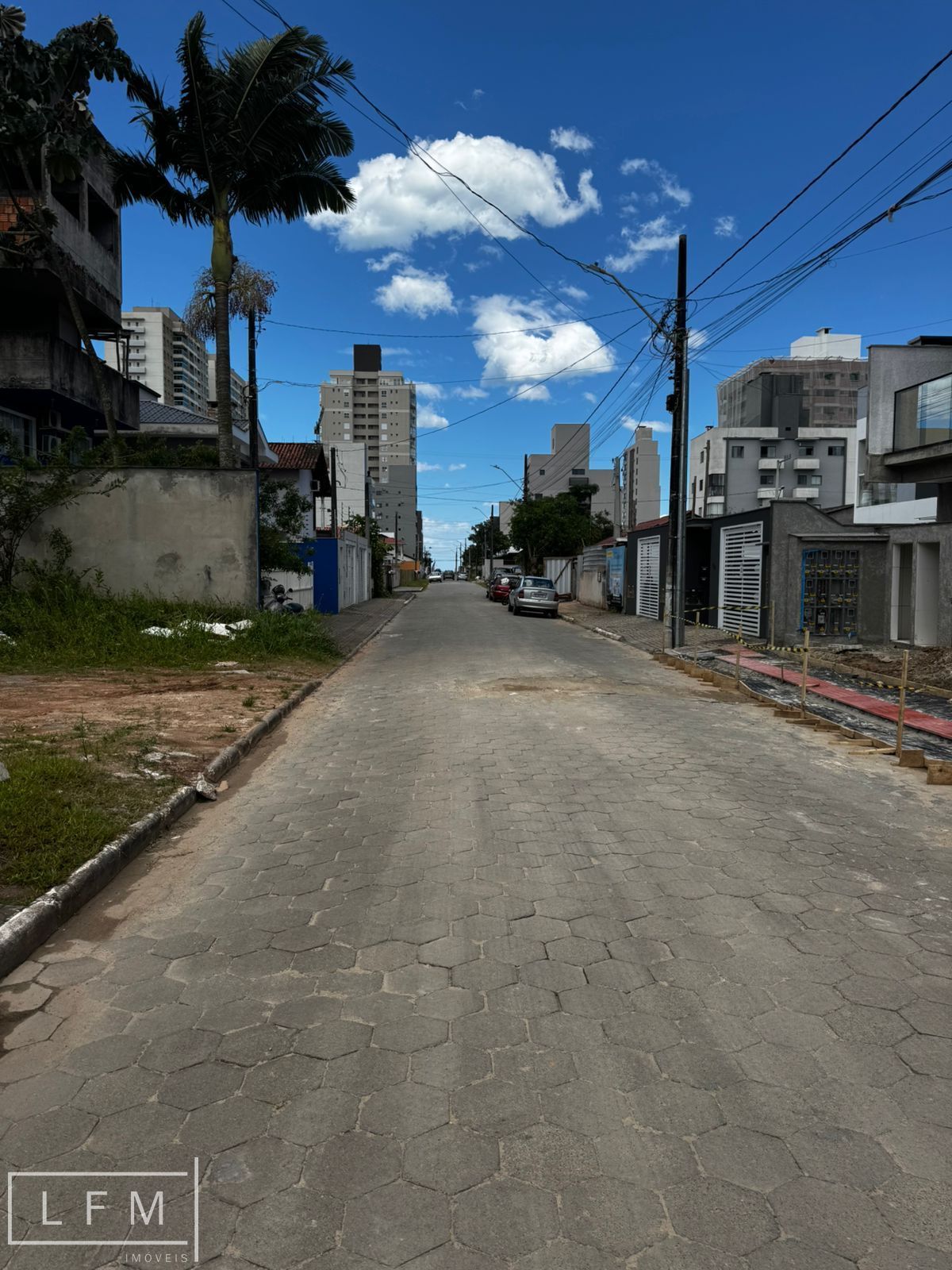 Casa geminada mobiliada próxima do mar