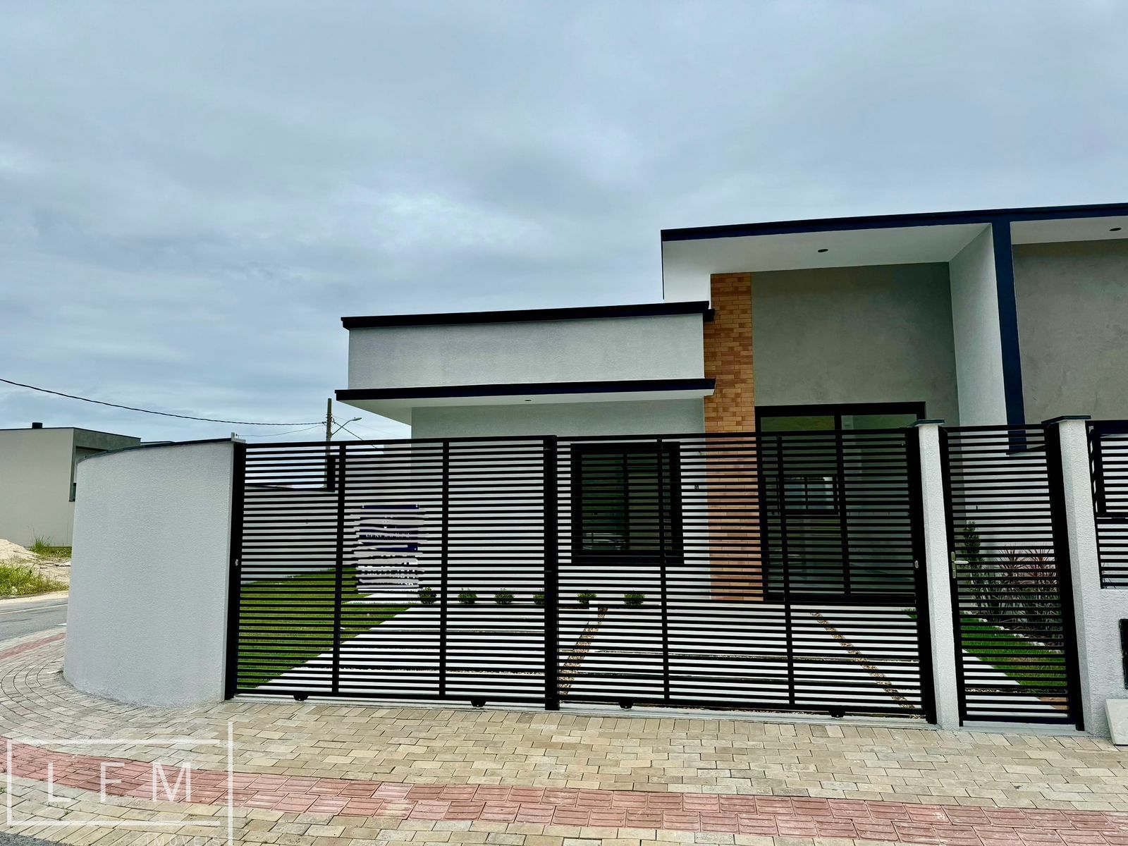 Casa à venda com 3 quartos, 85m² - Foto 1