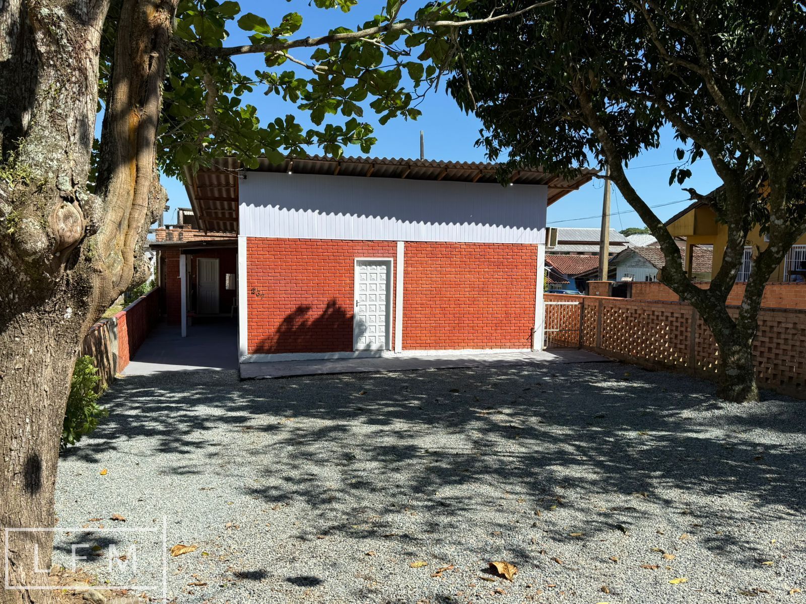 Casa à venda e aluguel com 4 quartos, 150m² - Foto 1