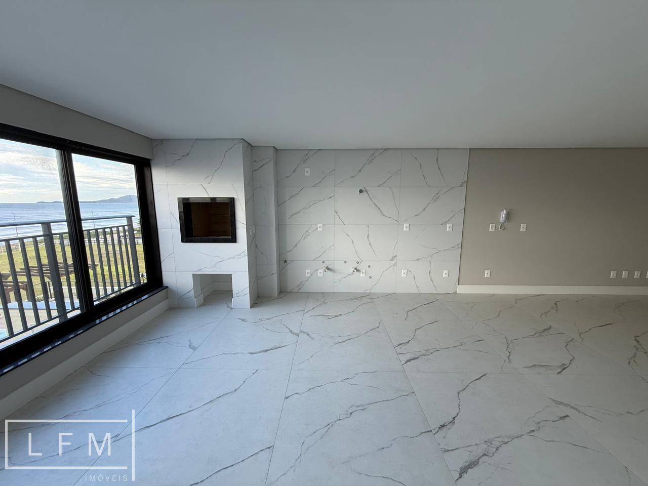 Apartamento pronto para morar frente mar em Balneário Piçarras Sc