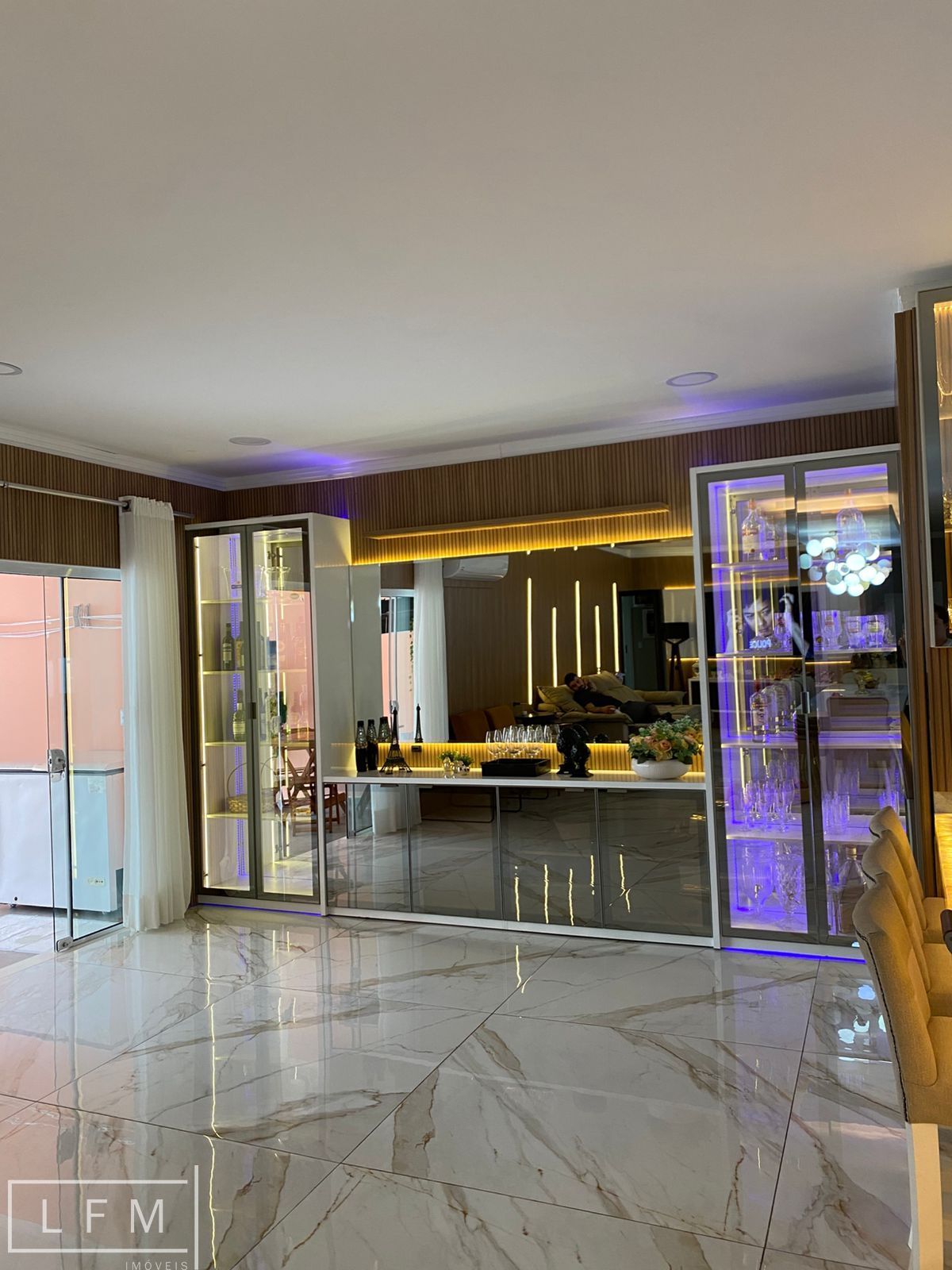 Casa com 3 Dormitórios à venda, 220 m² por R$ 1.300.000,00 Casa com 3 Dormitórios à venda, 220 m² por R$ 1.300.000,00