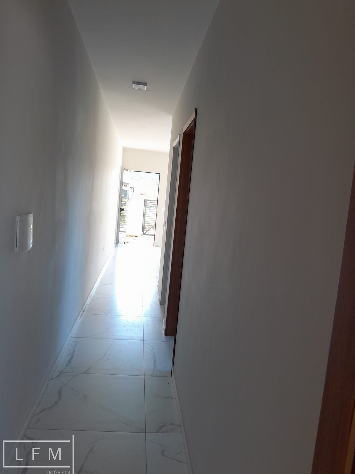 Casa à venda com 2 quartos, 70m² - Foto 11