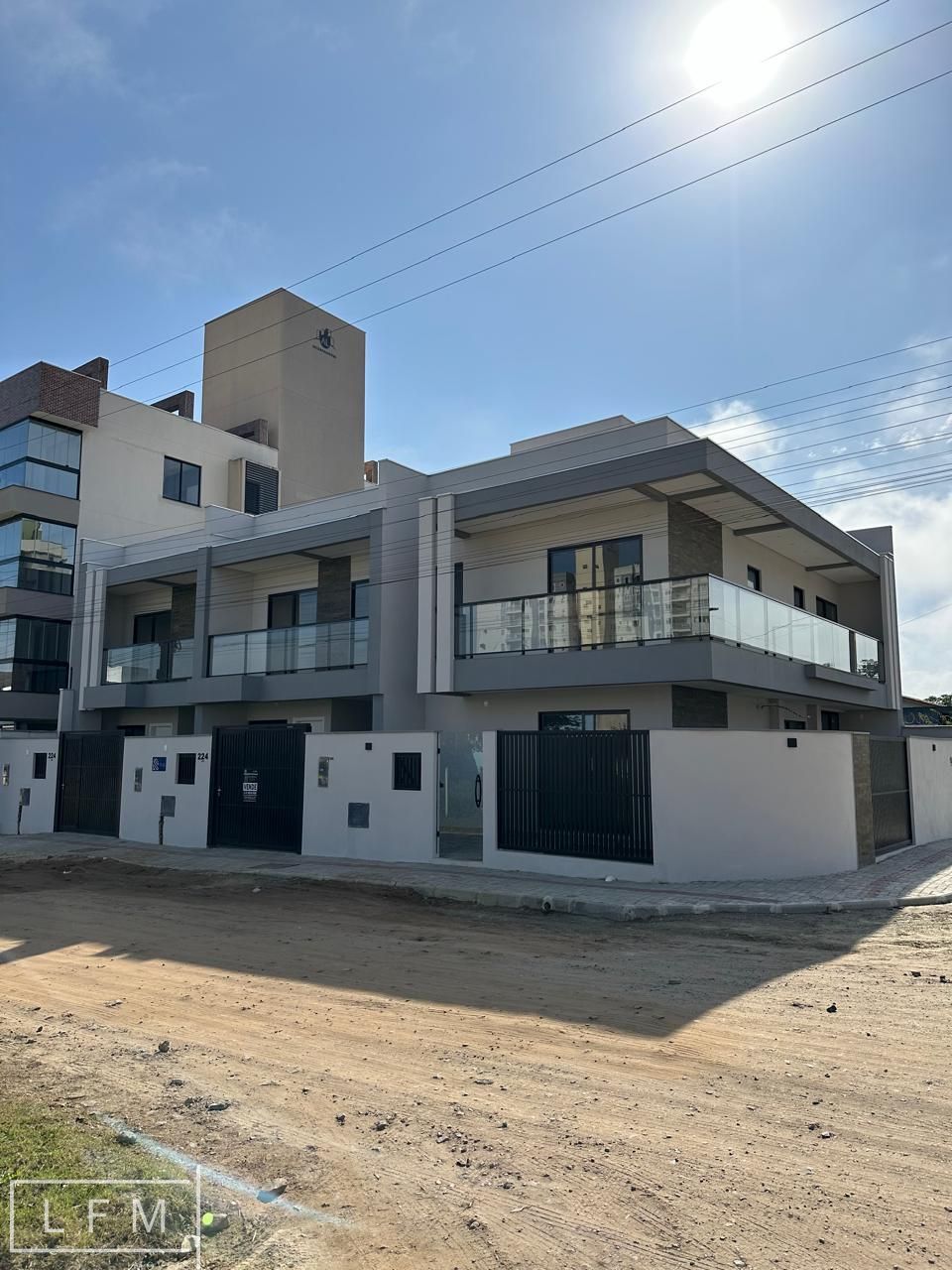 Sobrado à venda  no Itacolomi - Balneário Piçarras, SC. Imóveis