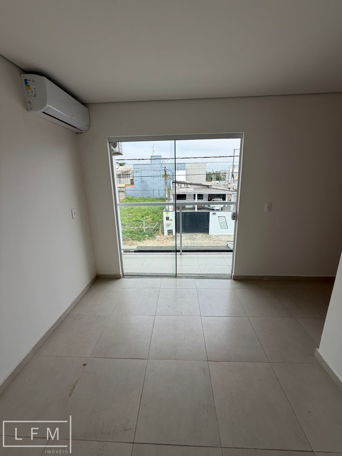 Casa geminada de esquina em Balneário Piçarras Sc