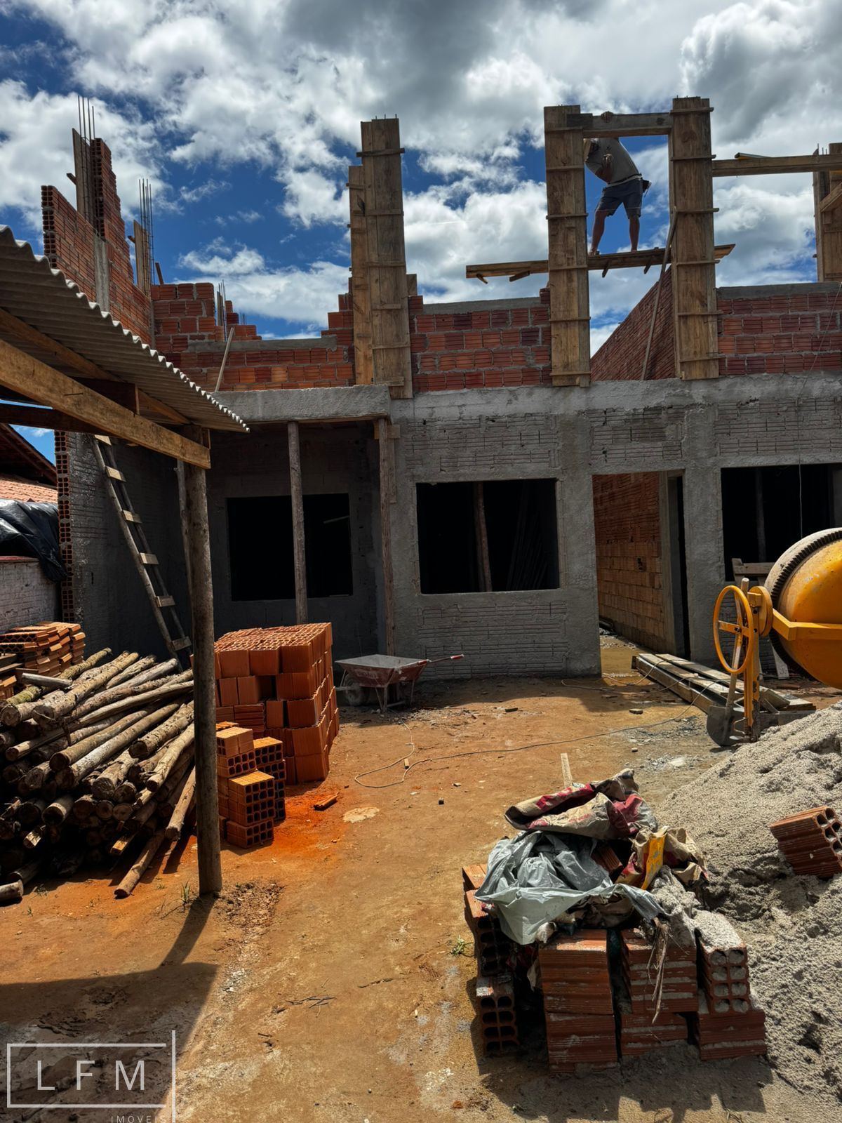 Apartamento com 2 Dormitórios à venda, 65 m² por R$ 350.000,00 Apartamento com 2 Dormitórios à venda, 65 m² por R$ 350.000,00