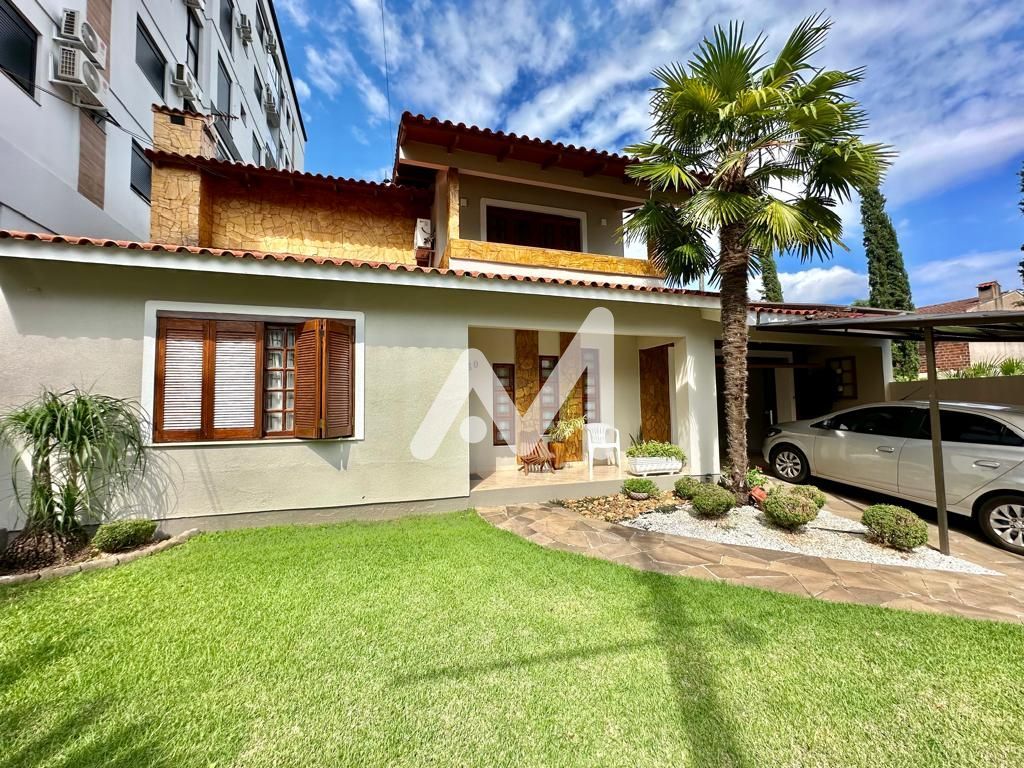 Casa com 280m² e 3 dormitórios no bairro Universitário em Lajeado para Comprar