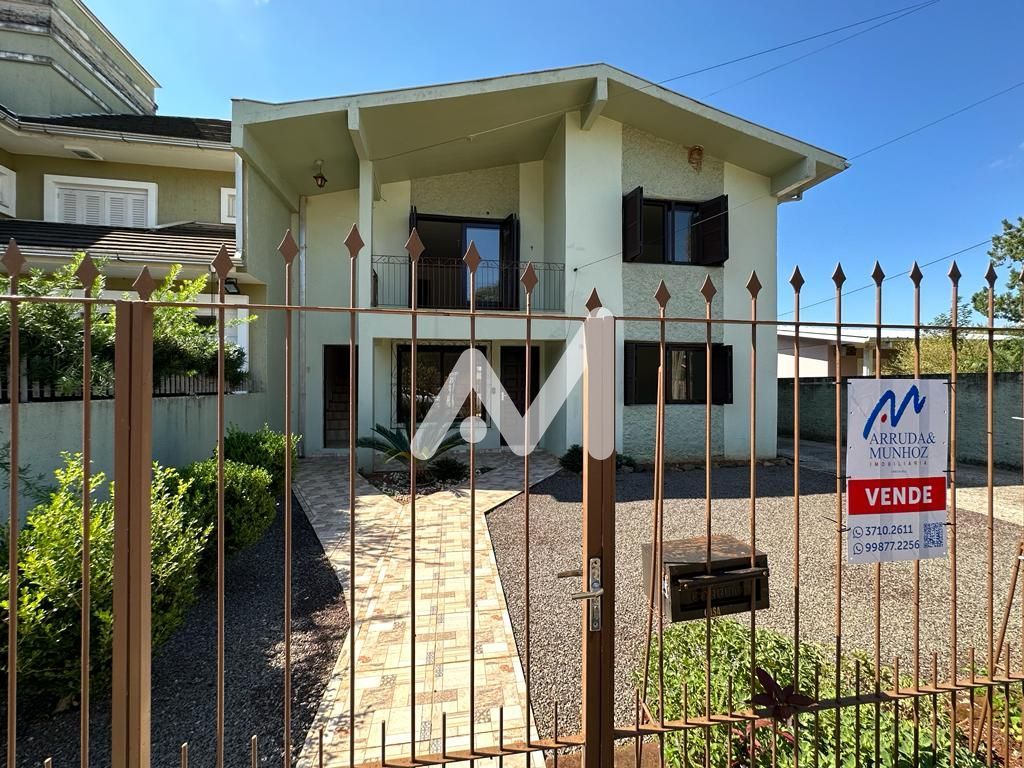 Casa com 194m² e 6 dormitórios no bairro Alto do Parque em Lajeado para Comprar