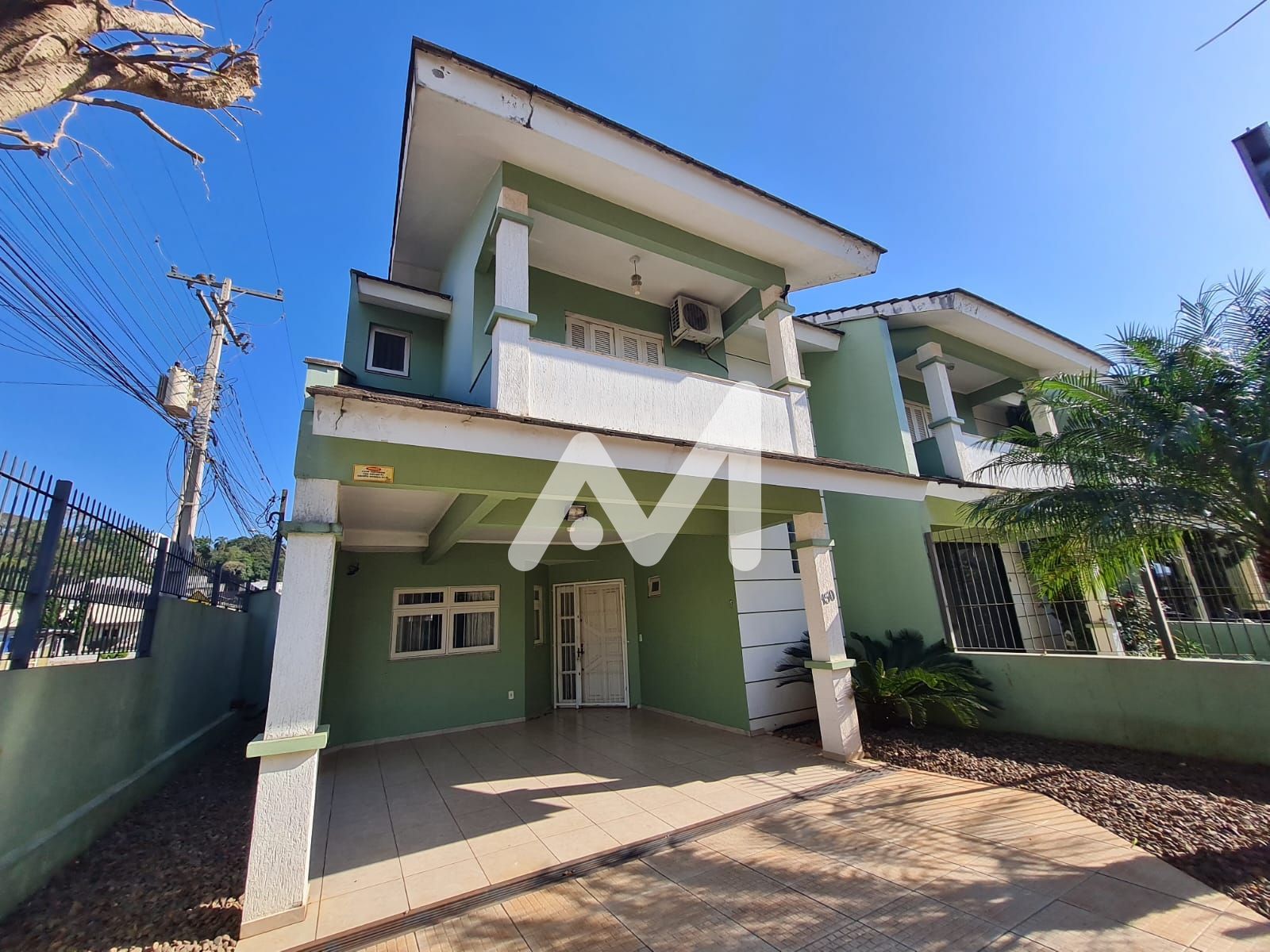 Sobrado com 110m² e 3 dormitórios no bairro Universitário em Lajeado para Alugar