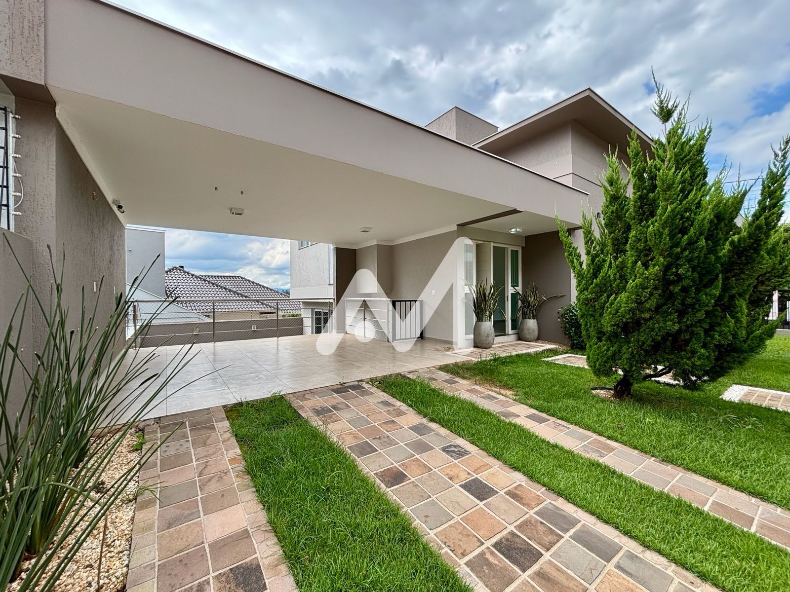 Casa com 172m² e 3 dormitórios no bairro Universitário em Lajeado para Comprar ou Alugar