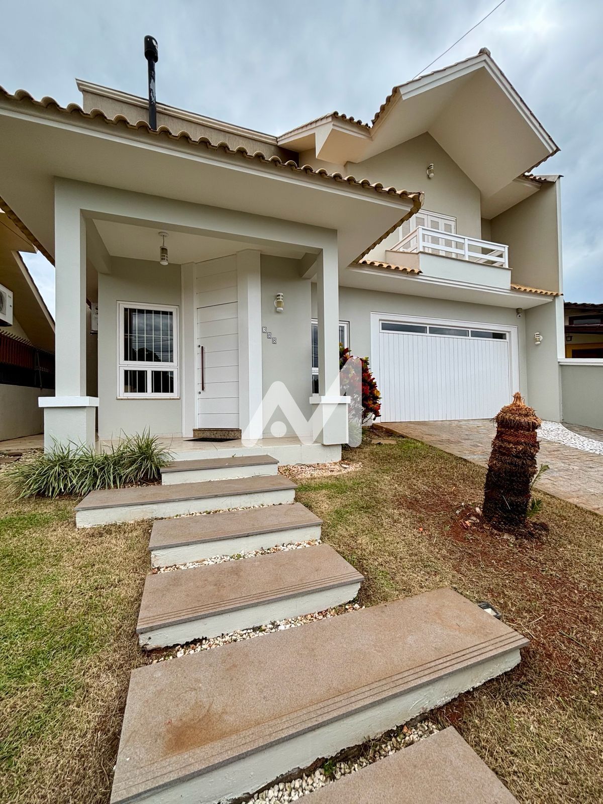 Casa com 195m² e 4 dormitórios no bairro Universitário em Lajeado para Comprar