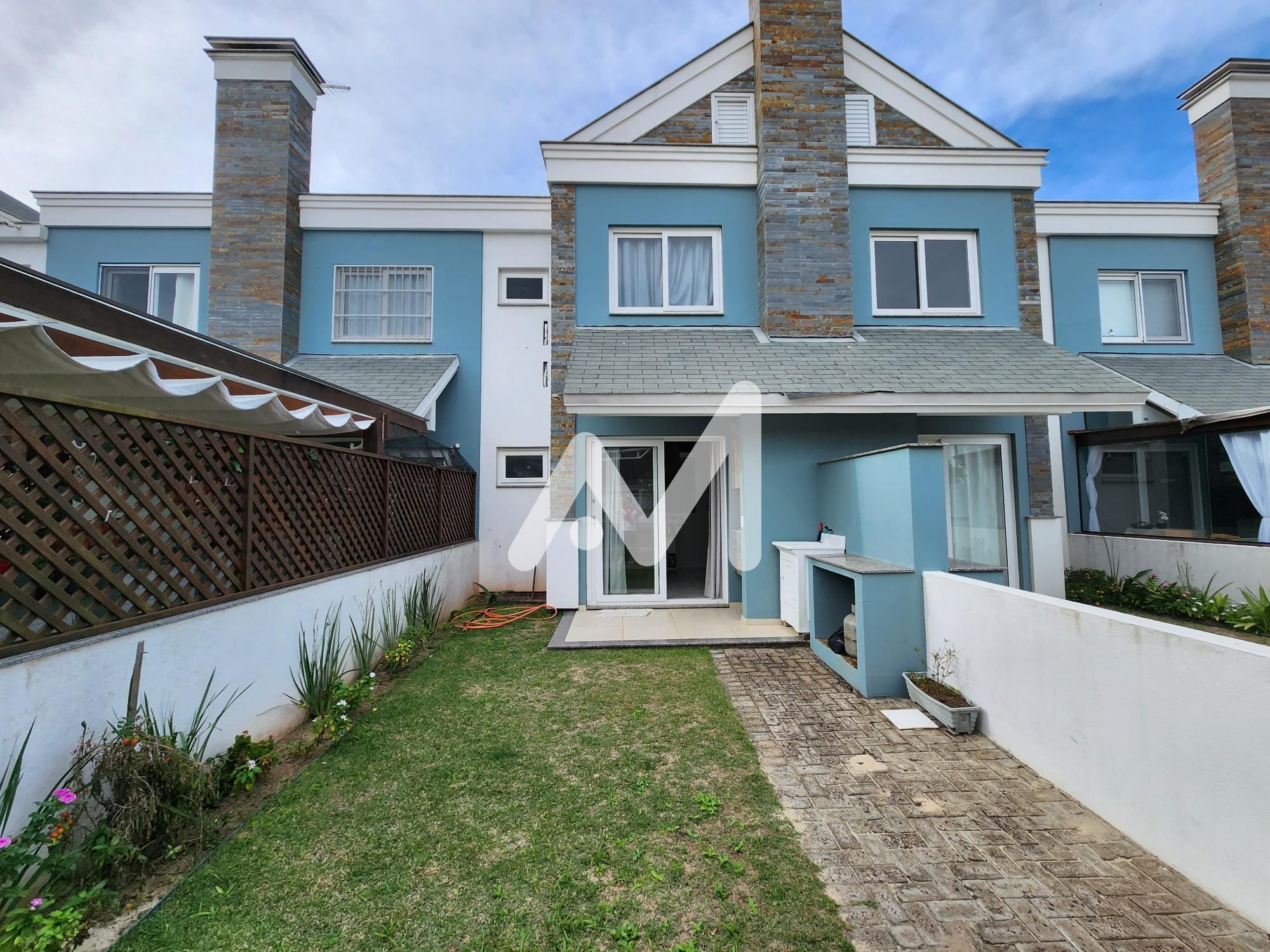 Sobrado e 2 dormitórios no bairro Capão Novo em Capão da Canoa para Comprar