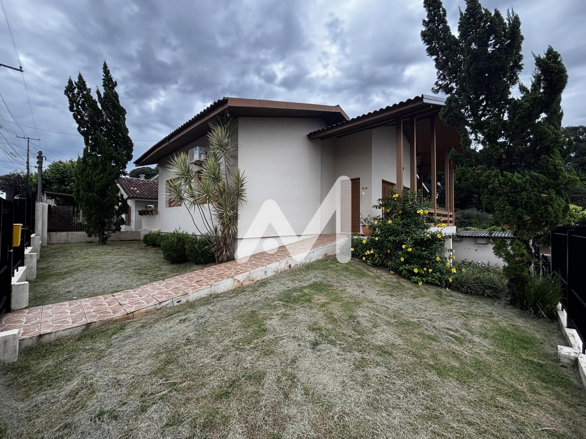 Casa com 240m² e 4 dormitórios no bairro Universitário em Lajeado para Alugar