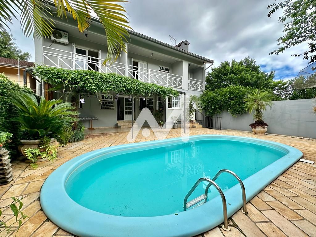 Casa com 284m² e 4 dormitórios no bairro Campestre em Lajeado para Comprar
