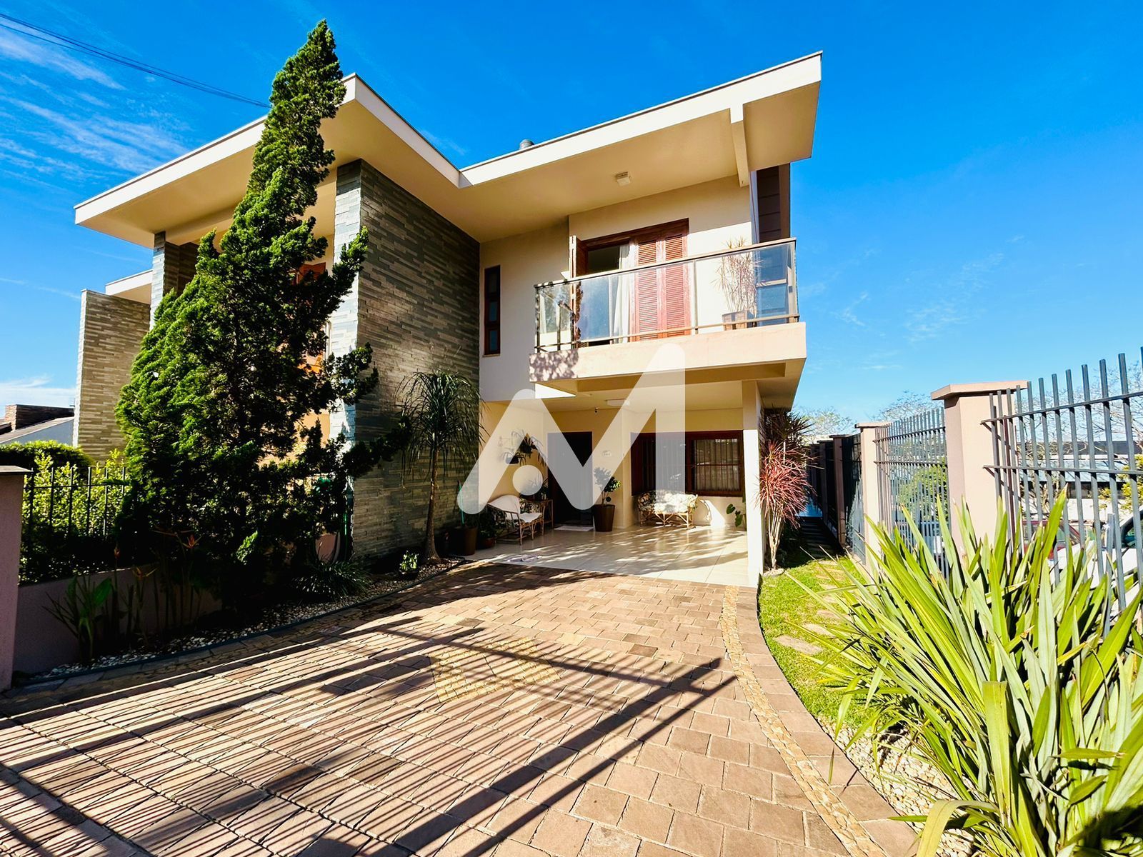 Sobrado com 176m² e 3 dormitórios no bairro Universitário em Lajeado para Comprar