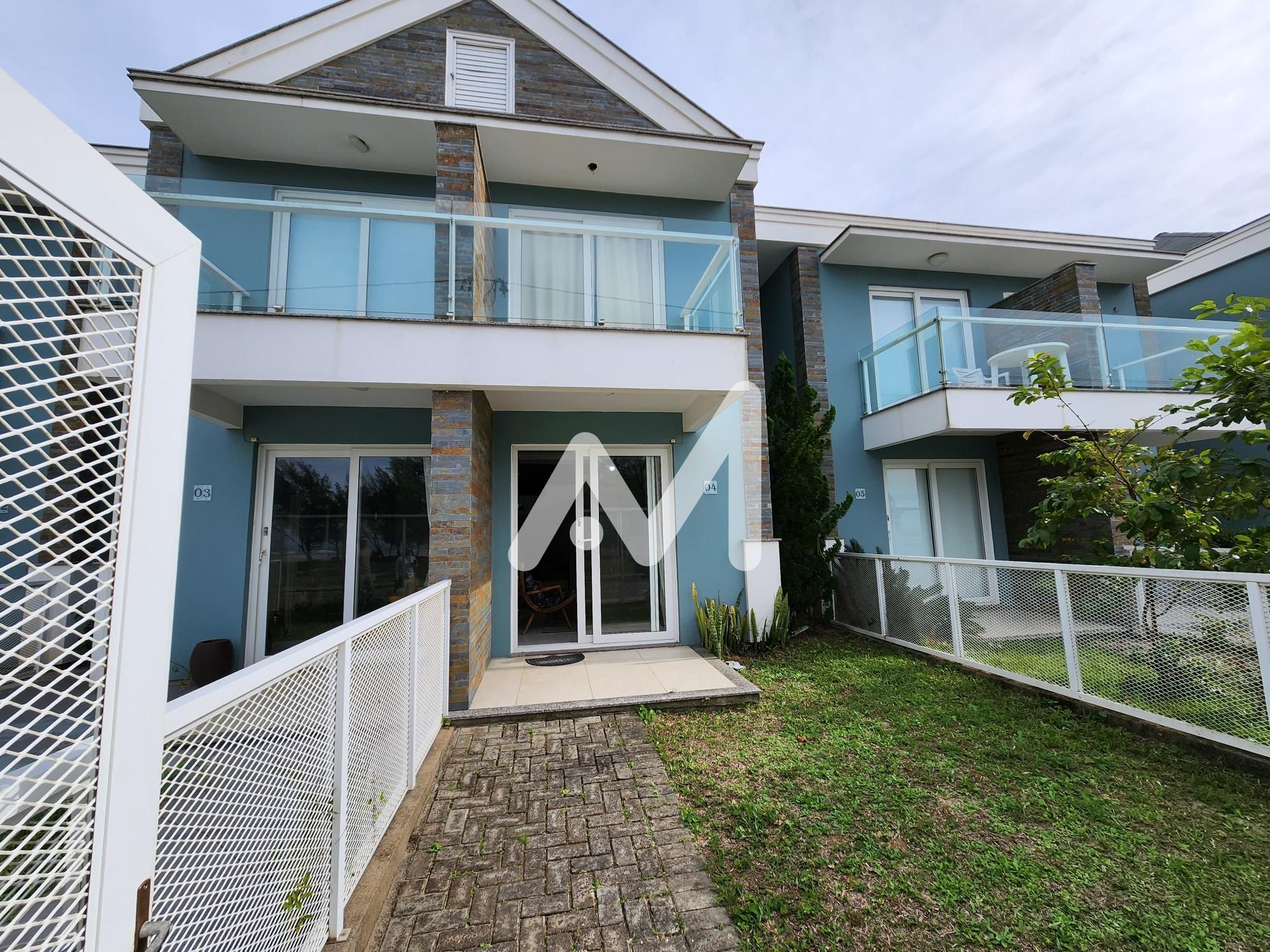 Sobrado e 2 dormitórios no bairro Capão Novo em Capão da Canoa para Comprar