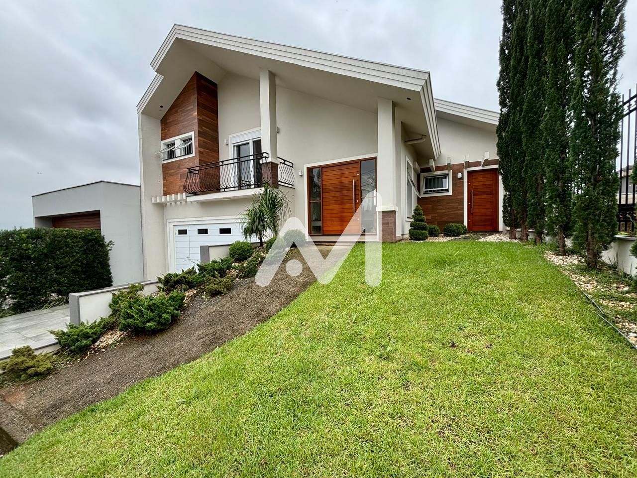 Casa com 280m² e 3 dormitórios no bairro Bom Pastor em Lajeado para Comprar