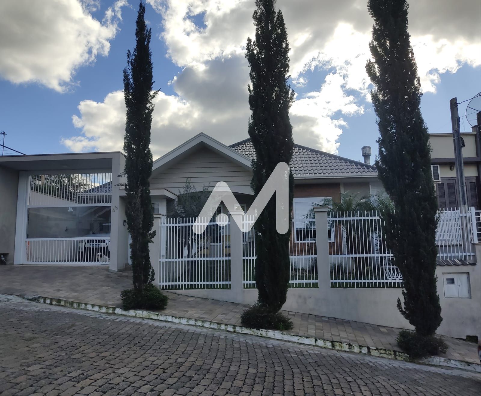 Casa com 198m² e 3 dormitórios no bairro Campestre em Lajeado para Comprar