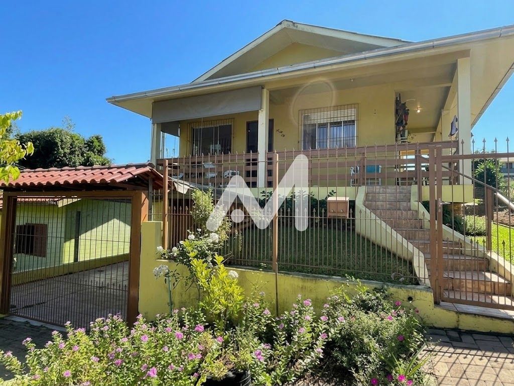Casa com 199m² e 3 dormitórios no bairro Universitário em Lajeado para Comprar