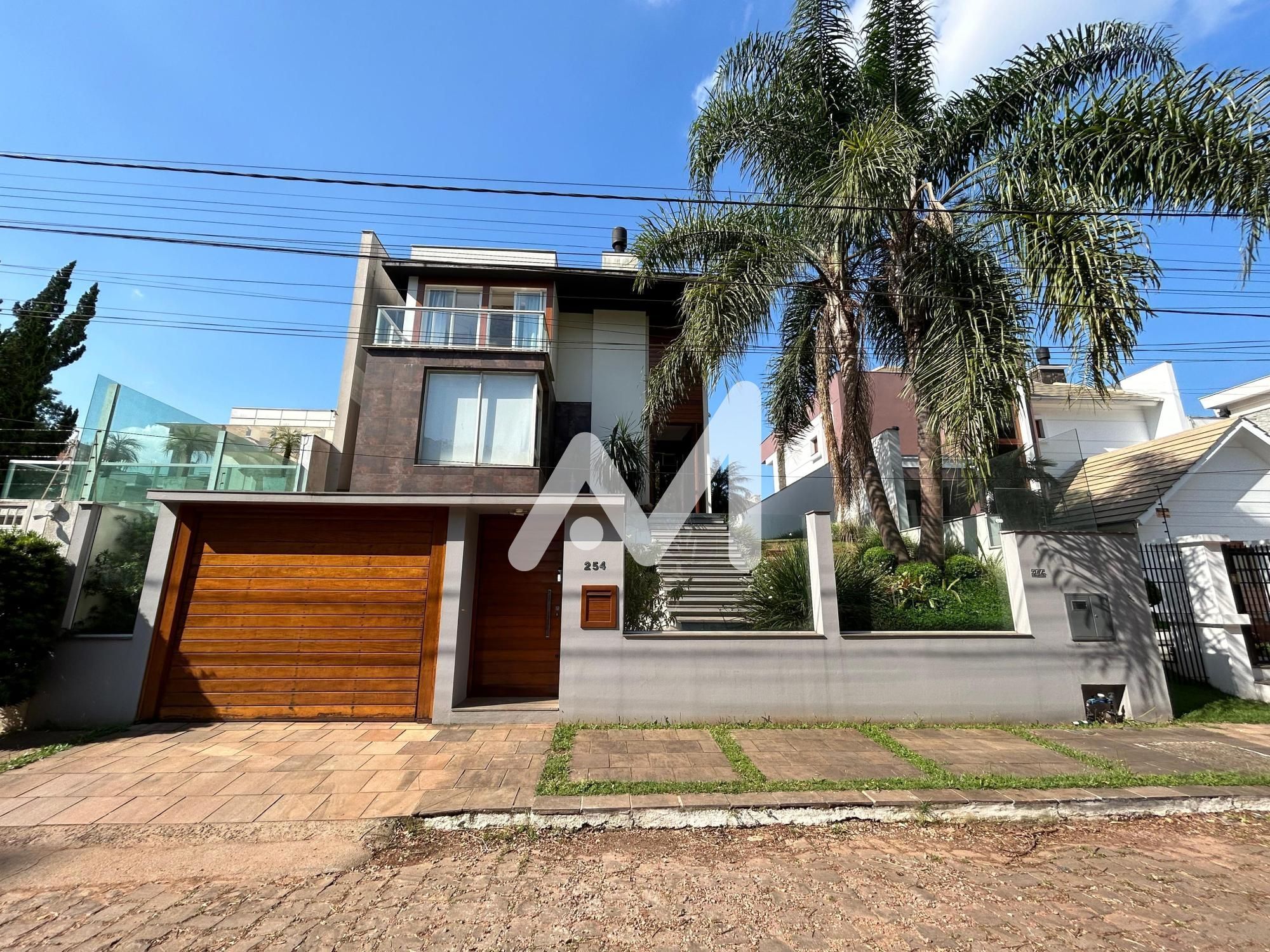 Casa com 266m² e 3 dormitórios no bairro Universitário em Lajeado para Comprar
